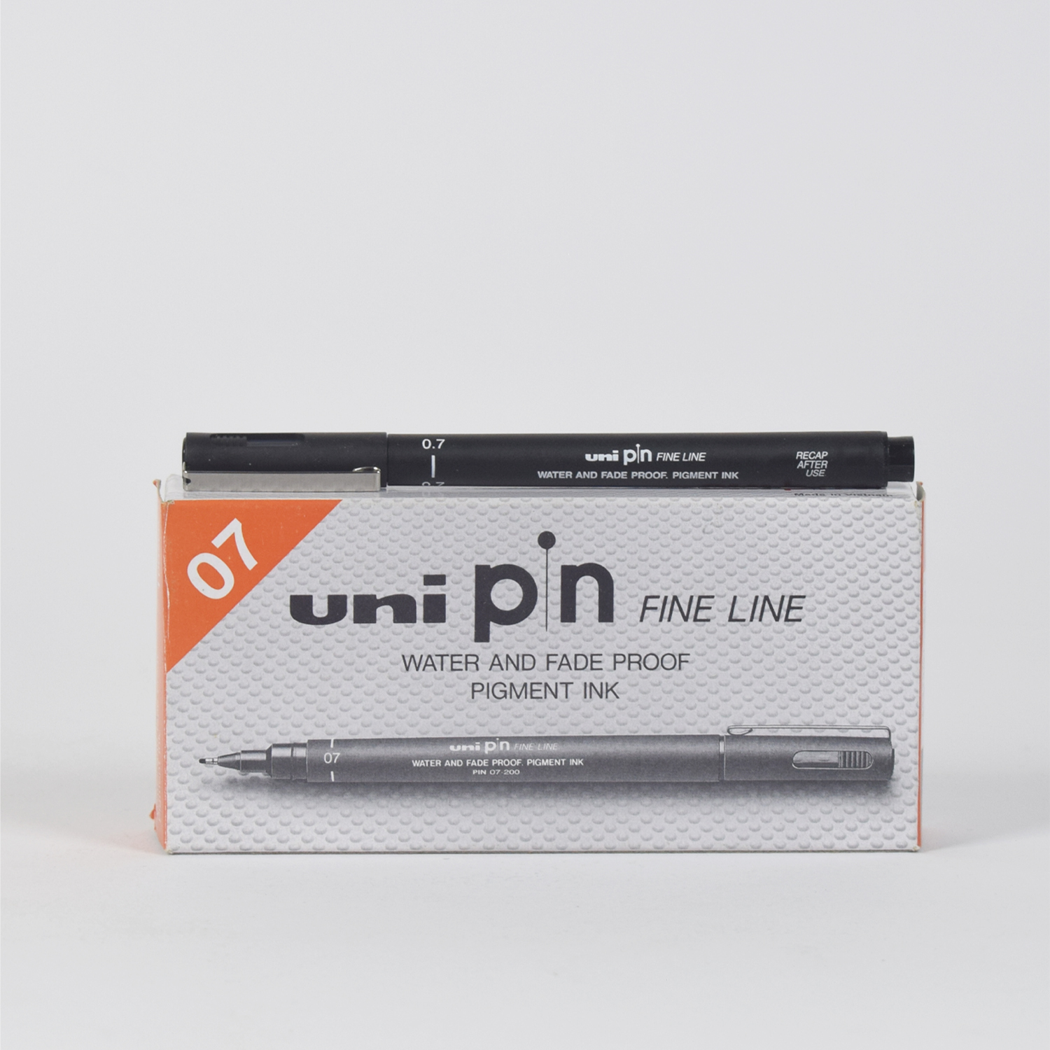 قلم ريشة اسود 0.7 uni pin
